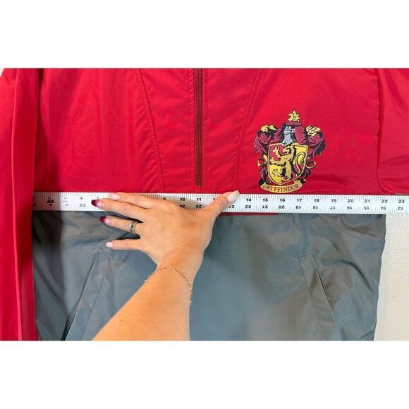 NWOT Universal Studios Wizarding World of Harry Potter Gryffindor Windbreaker S - Picture 9 of 10